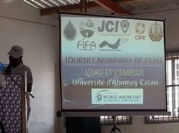 c3997142576e6f4d163ead570965368d_XL