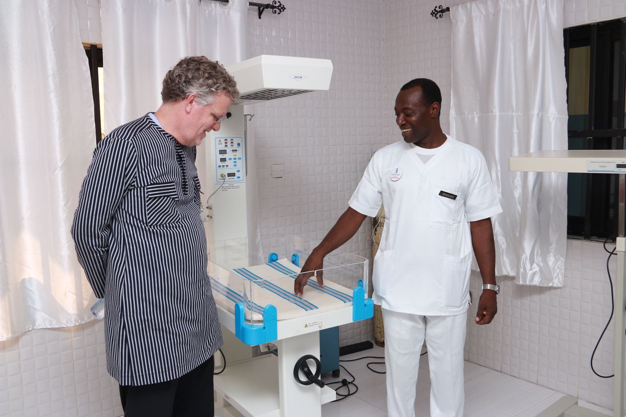 Visite du Représentant Résident de l’USAID au Bénin à la Clinique As de Cœur et au Centre Jeunes Amour&Vie de l’université de Parakou